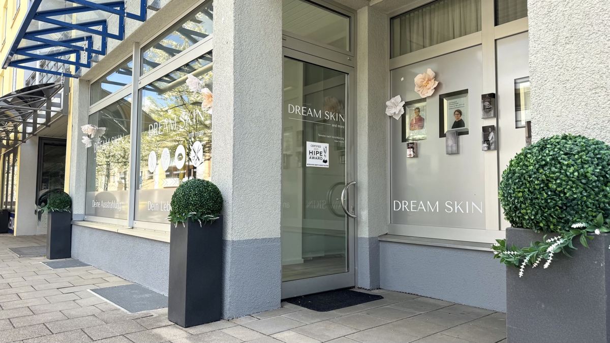 Eingang des Studios Dream Skin in Germering